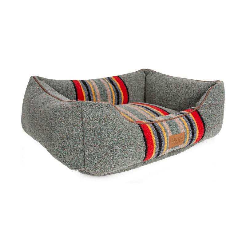 Vintage Dog Bed O9579
