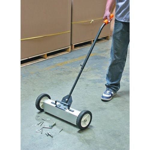Magnetic Floor Sweeper with Release B9344