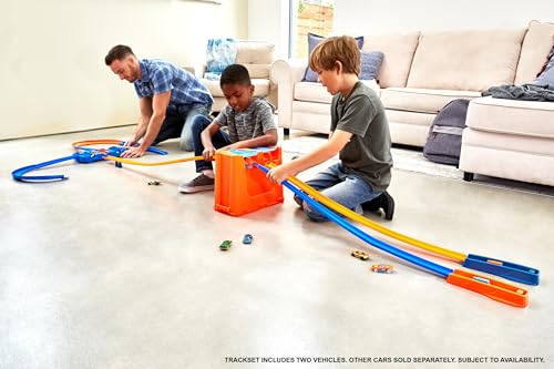 Toy Car Track Builder Playset with 25 Component Parts & 1:64 Scale Vehicle O85676