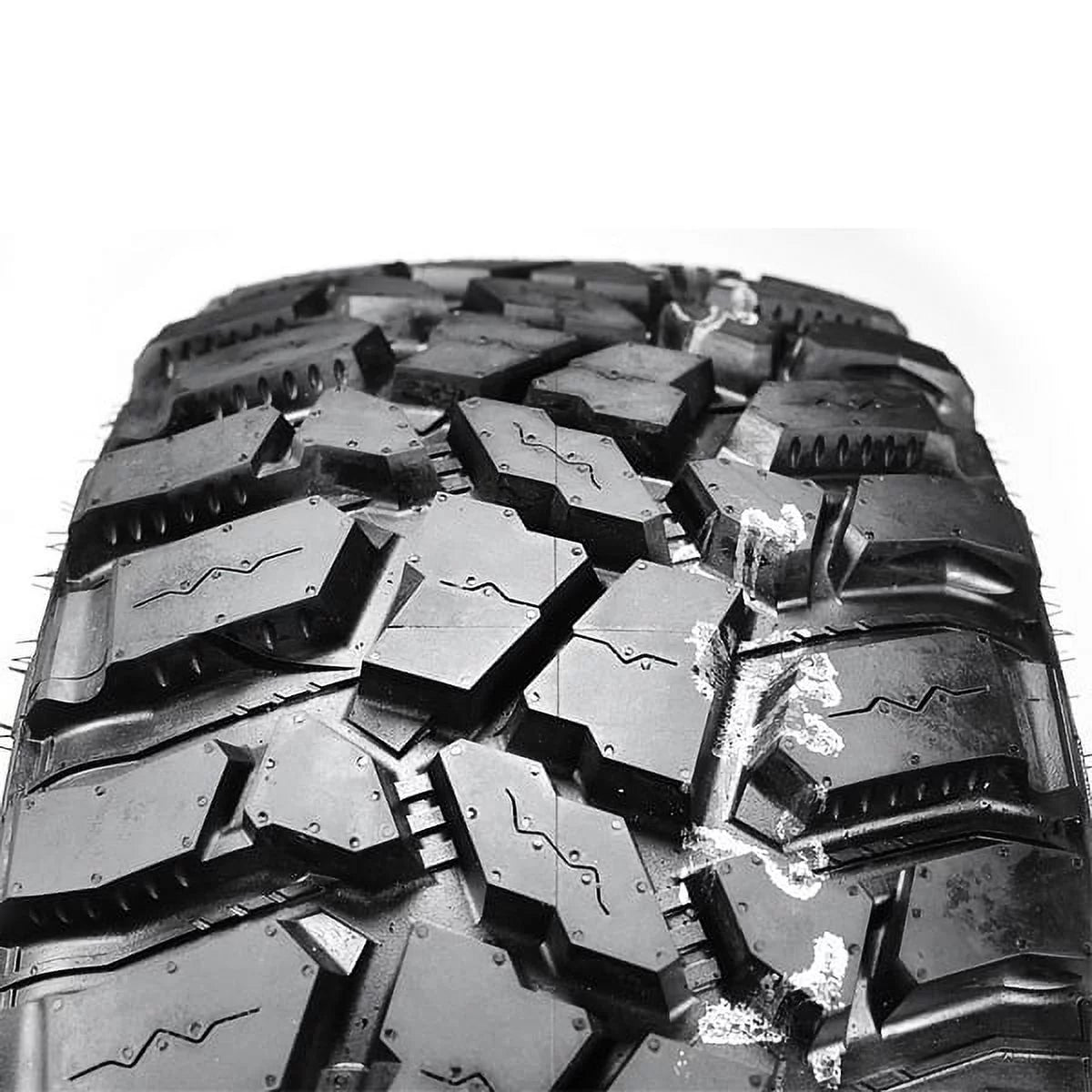 Mud Terrain Light Truck Tire Y55570